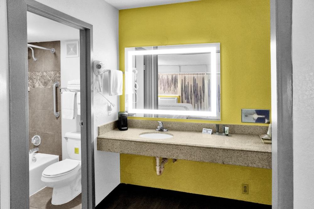 Econo Lodge Carlsbad Caverns Area photo 44