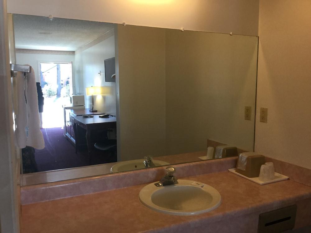 American Inn photo 18