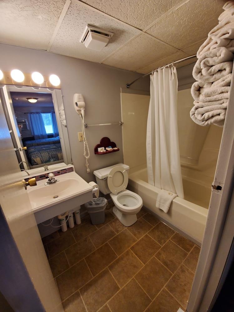 River Country Motor Lodge photo 41