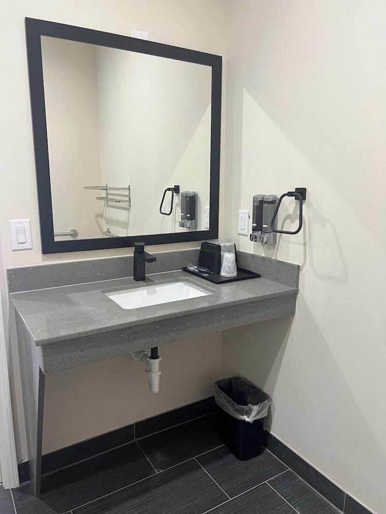 Elite Inn & Suites photo 15