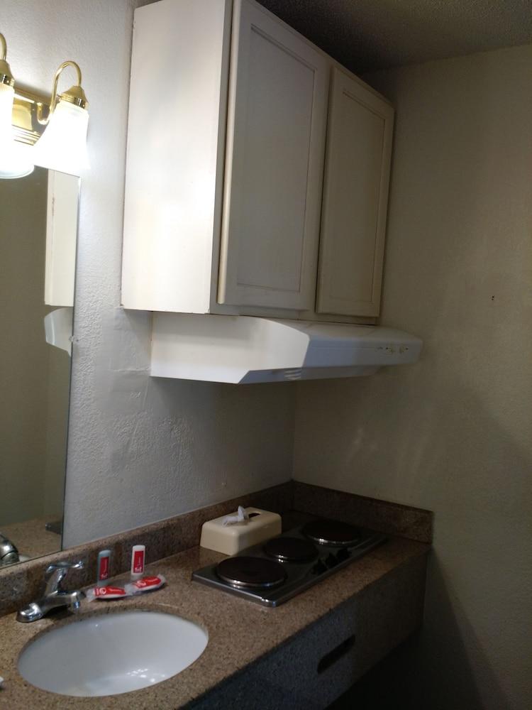 Econo Lodge Thomasville photo 19