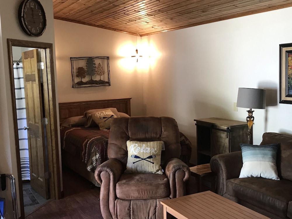 Bullwinkles Rustic Lodge photo 9