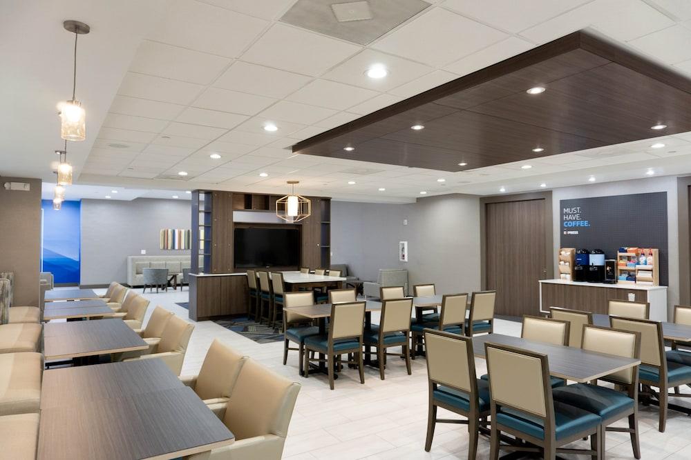 Holiday Inn Express & Suites Los Angeles Downtown West by IHG photo 30