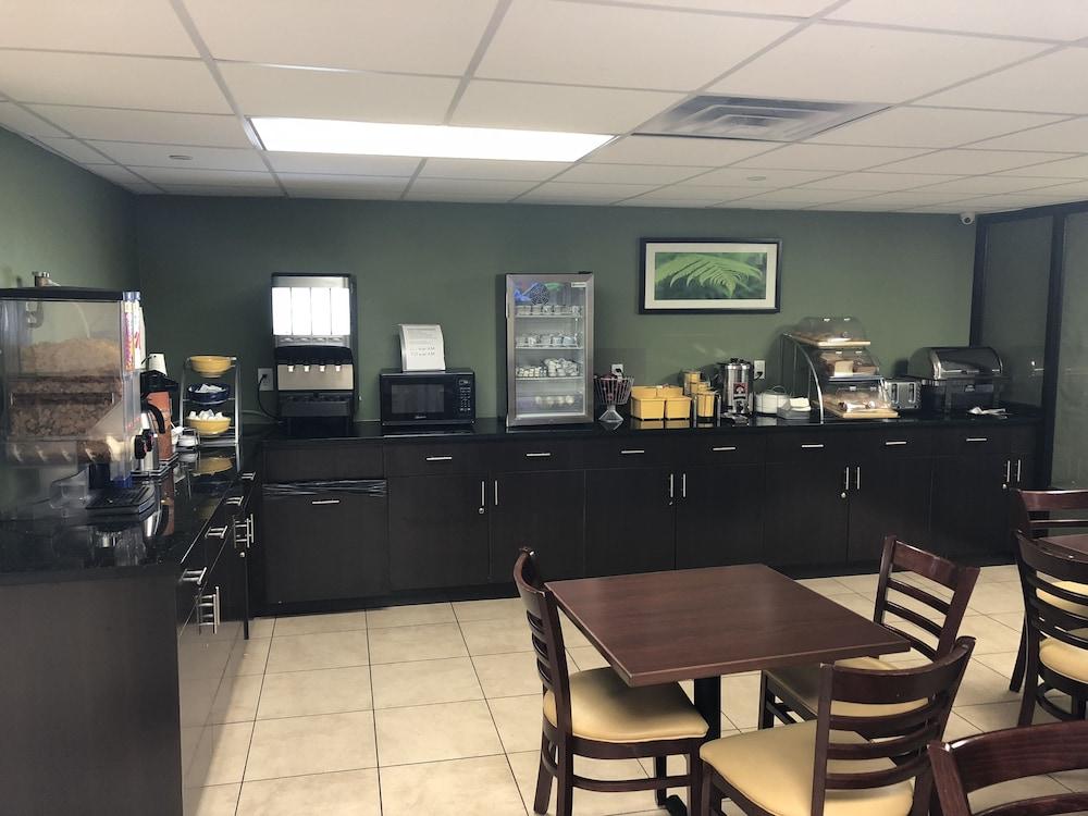 Days Inn by Wyndham Brooklyn Borough Park photo 17