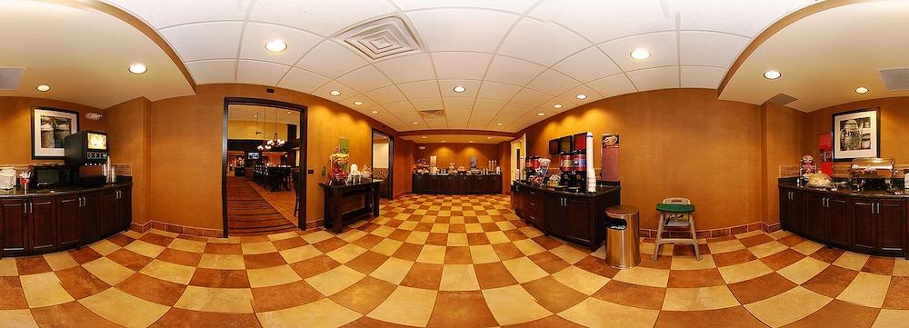 Hampton Inn & Suites Casper photo 38