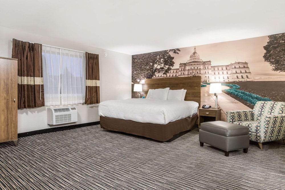 Clarion Pointe East Lansing University Area photo 17