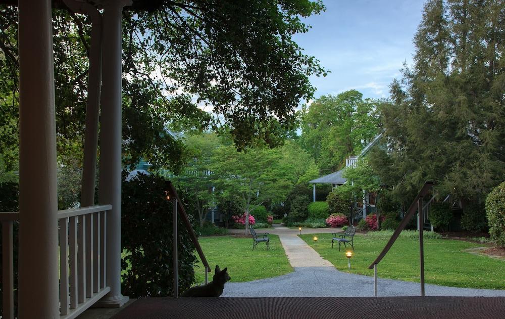 1906 Pine Crest Inn photo 13