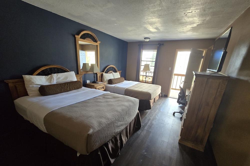 Econo Lodge Eagle Nest photo 51