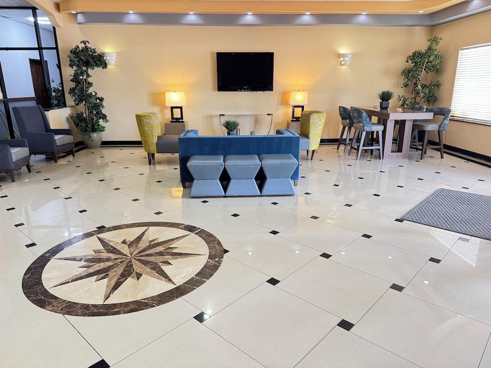 Robinson Inn and Suites photo 2