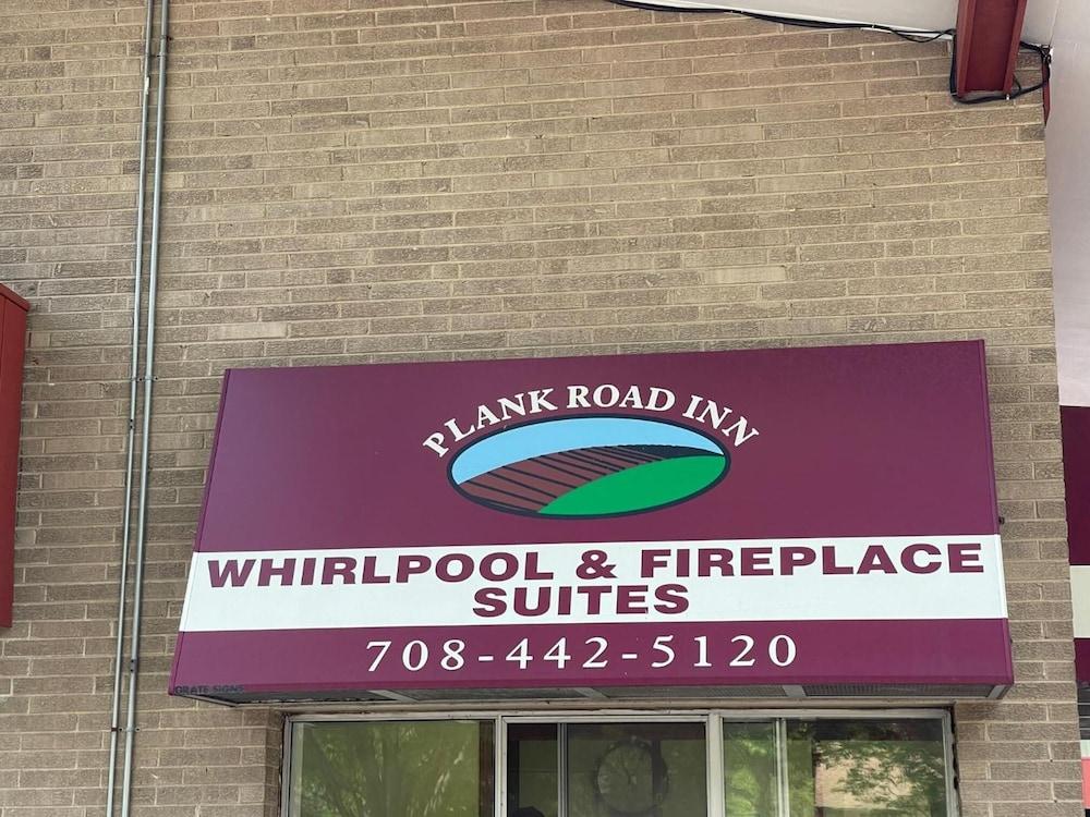 VIBE INN - WHIRLPOOL SUITES photo 37