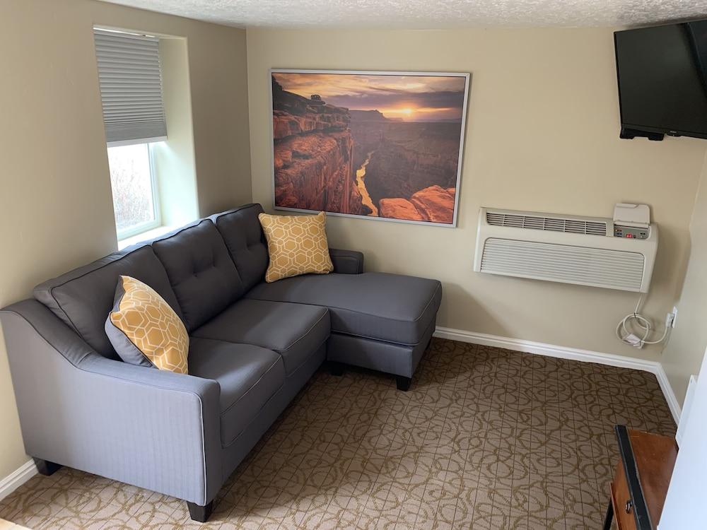 Mountain Ridge Cabins and Lodging photo 59