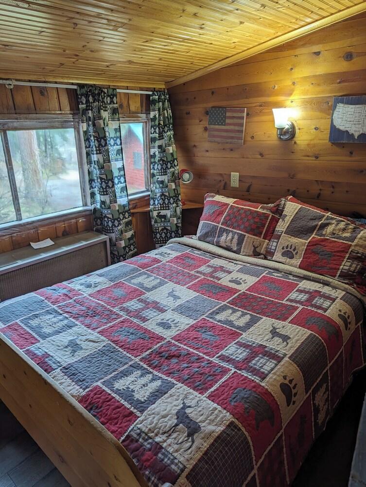 Ponderosa Pines Inn and Cabins photo 11
