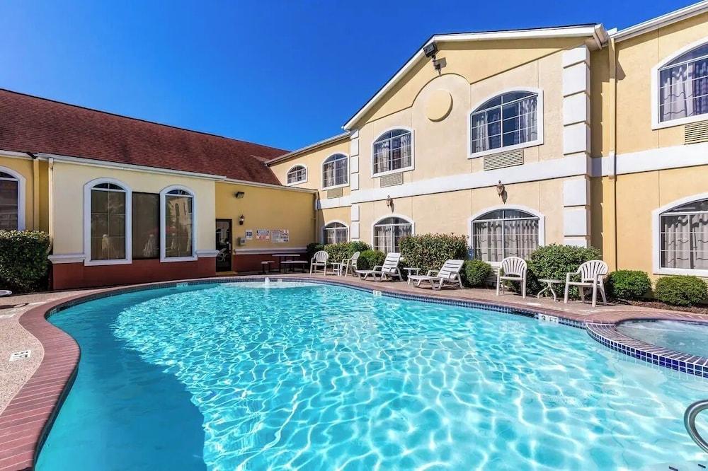 CasaBlanca Inn & Suites Houston photo 17