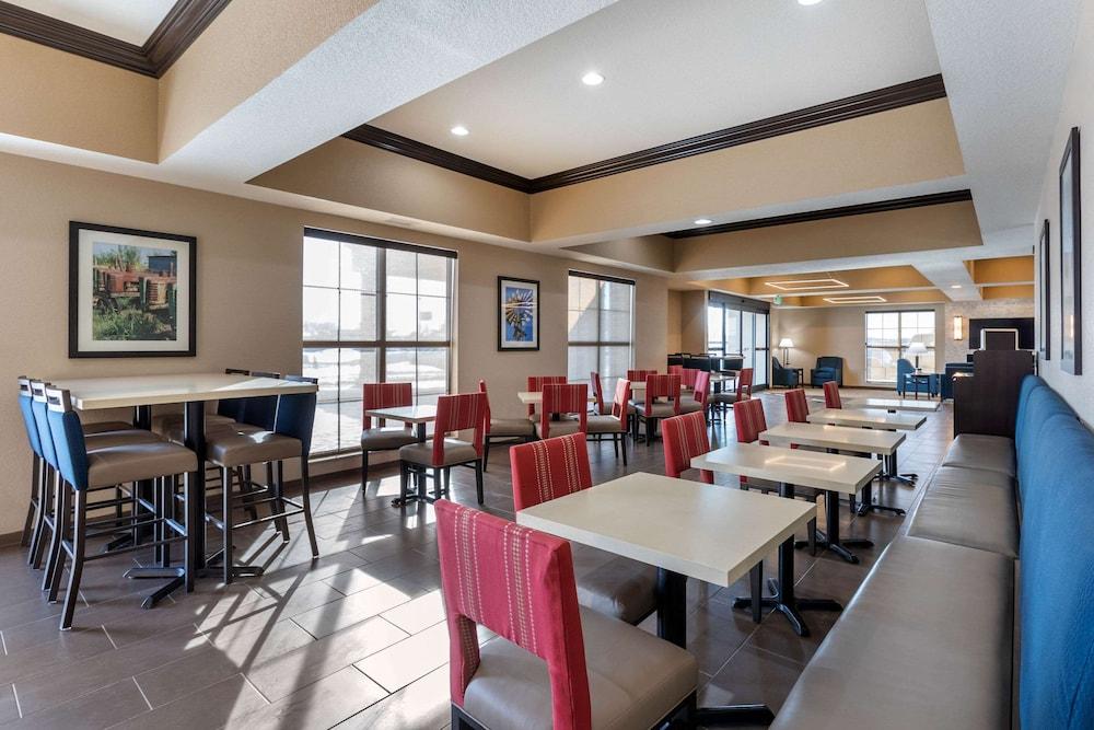 Comfort Inn & Suites Cedar Rapids CID Eastern Iowa Airport photo 48