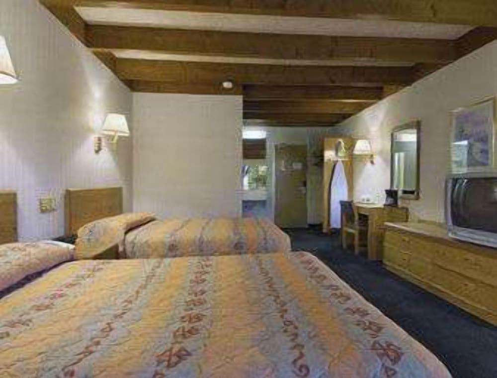 Knights Inn Liberty photo 4
