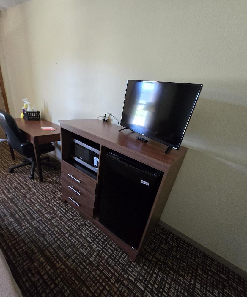 Econo Lodge Eagle Nest photo 36