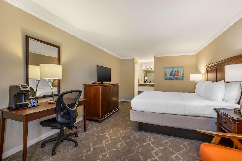 Best Western Plus Santee Inn photo 12
