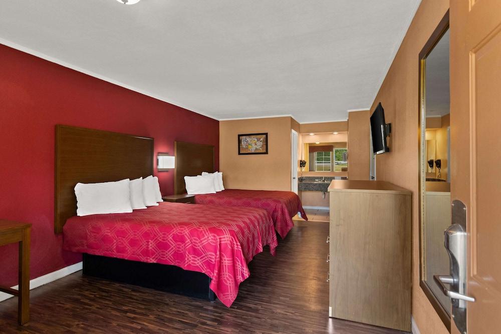 Econo Lodge Cornersville I-65 photo 12