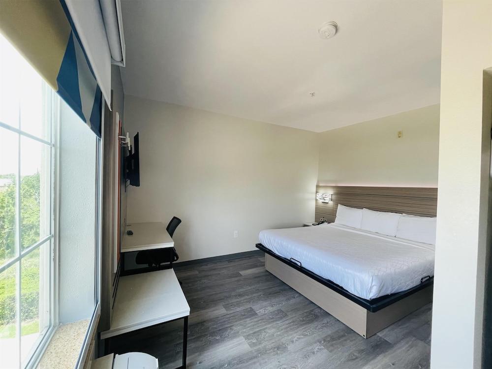 Sonesta Essential Hotel Houston-I-45 Spring photo 22