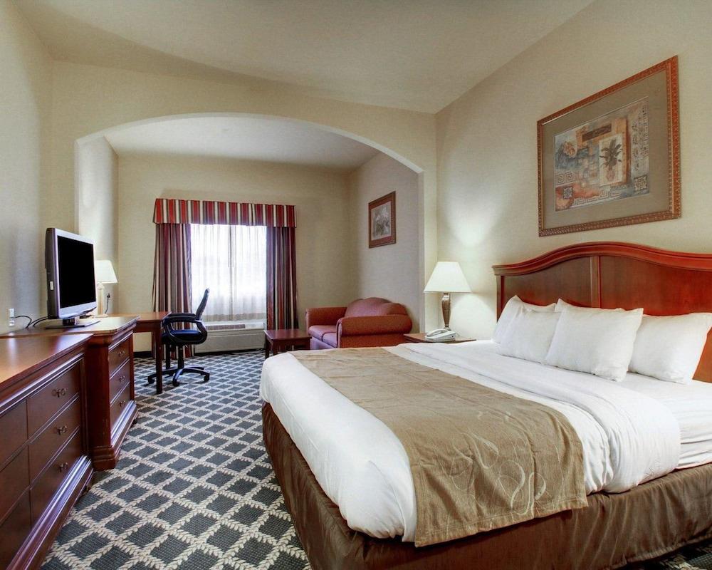 Clarion Suites Vidalia Riverfront photo 7