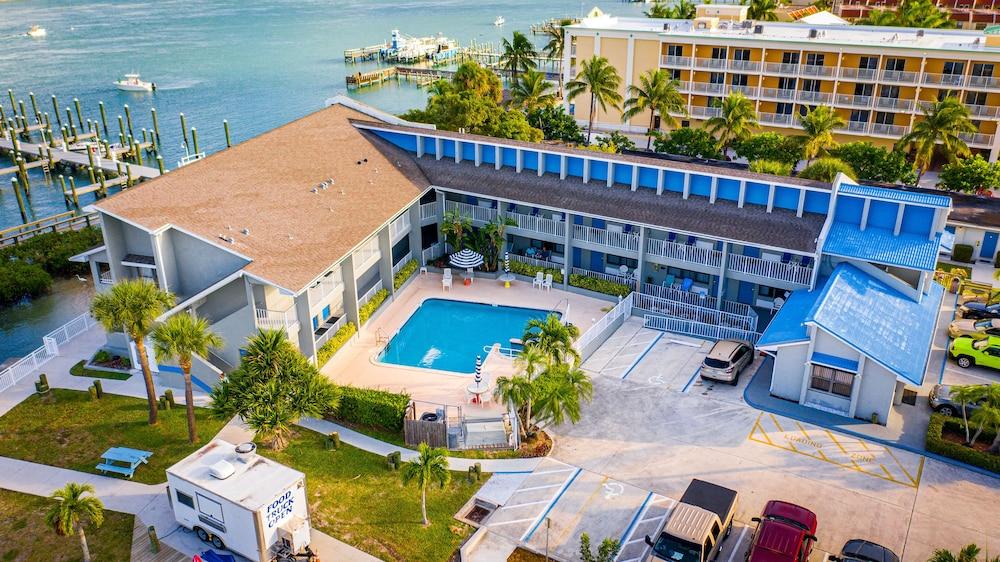 Dockside Inn & Resort photo 1