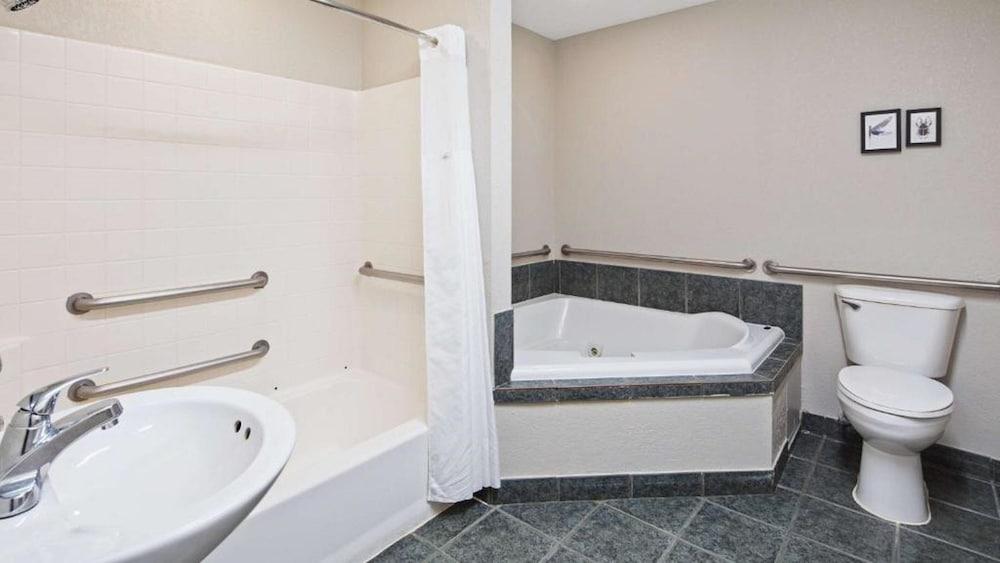 Candlewood Suites San Antonio - Fort Sam Houston photo 11