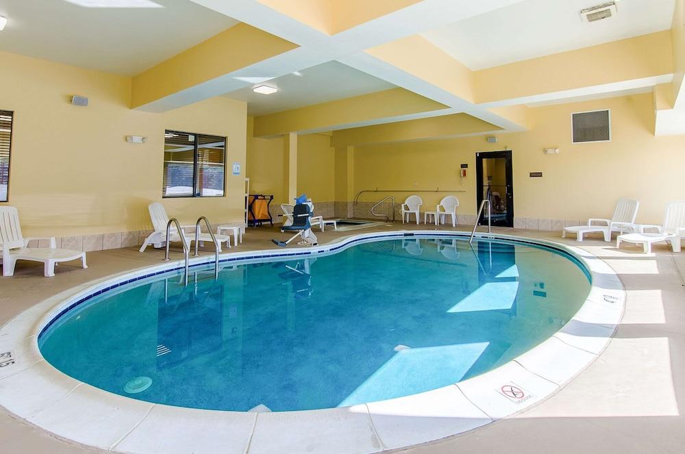 Comfort Suites Wytheville near Conference Center photo 18