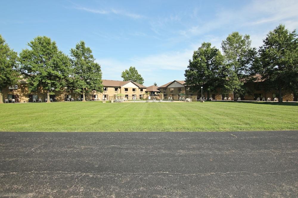 Baymont Inn and Suites by Wyndham Farmington, MO photo 29