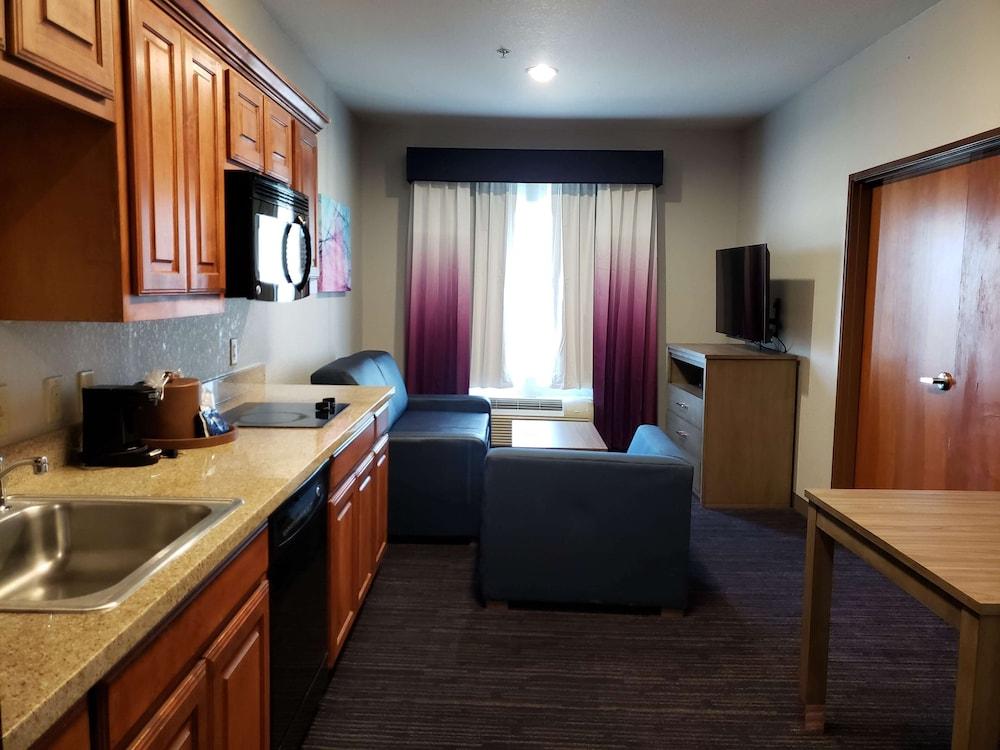 Best Western Plus San Antonio East Inn & Suites photo 19