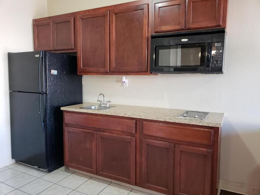 Crossroads Inn & Suites photo 49