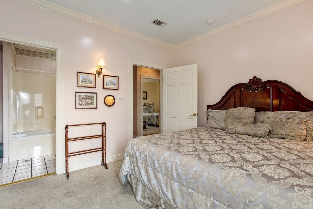Edgewater Inn photo 52