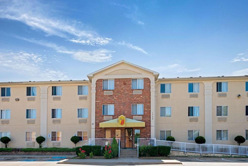 Super 8 by Wyndham Plano/Dallas Area photo 1