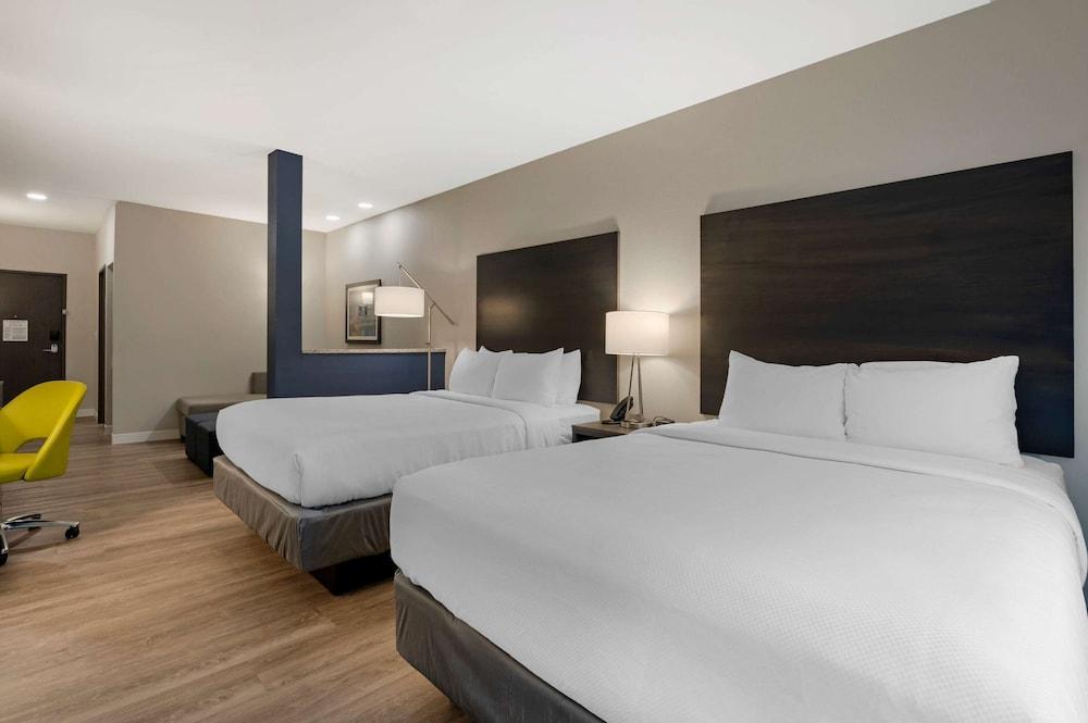 Comfort Suites Cincinnati University - Downtown photo 11