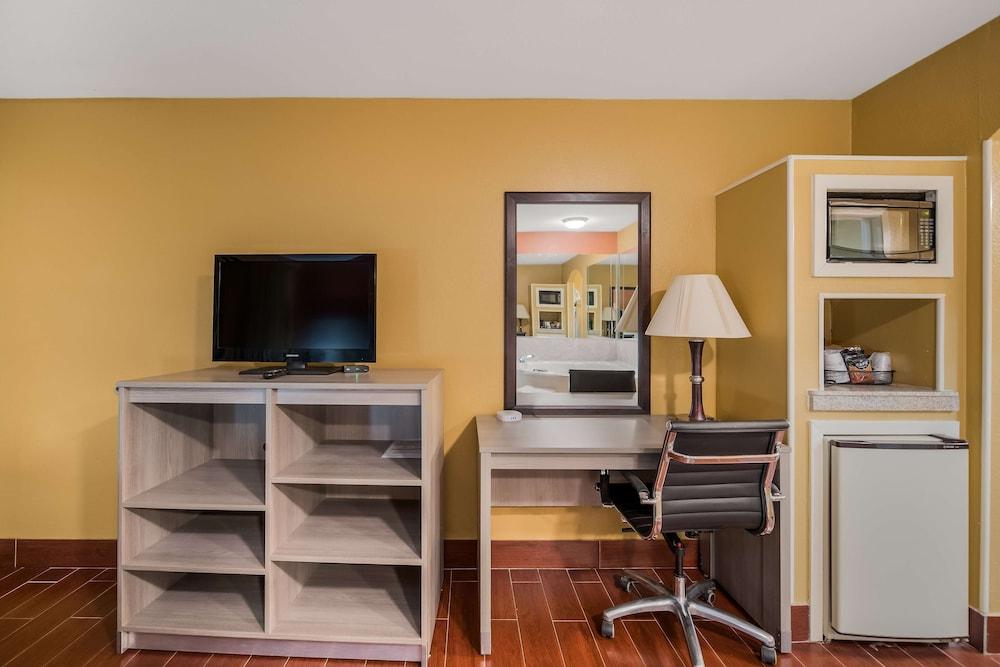 SureStay Hotel by Best Western Mt Pleasant photo 16