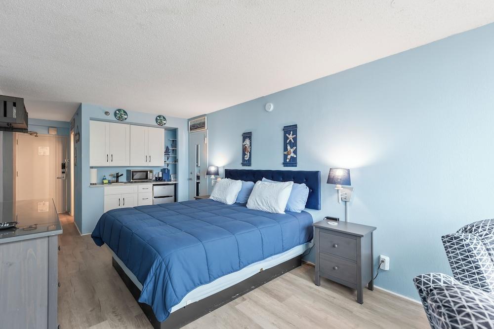 Oceanside Inn Studios by Brightwild photo 13