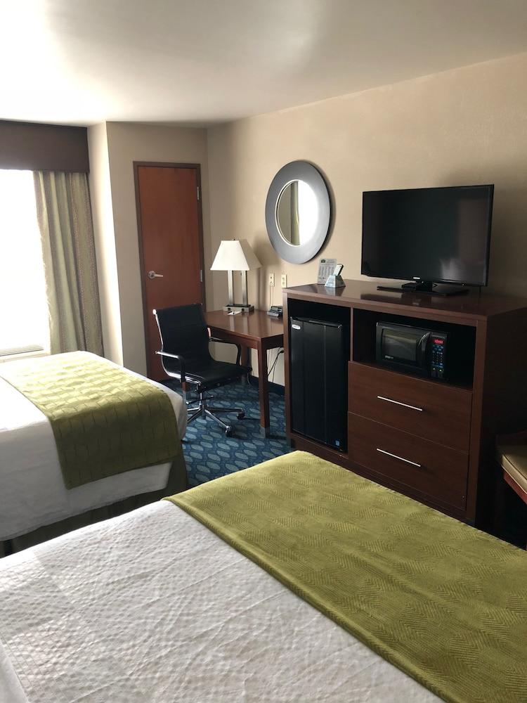 Country View Inn & Suites photo 46