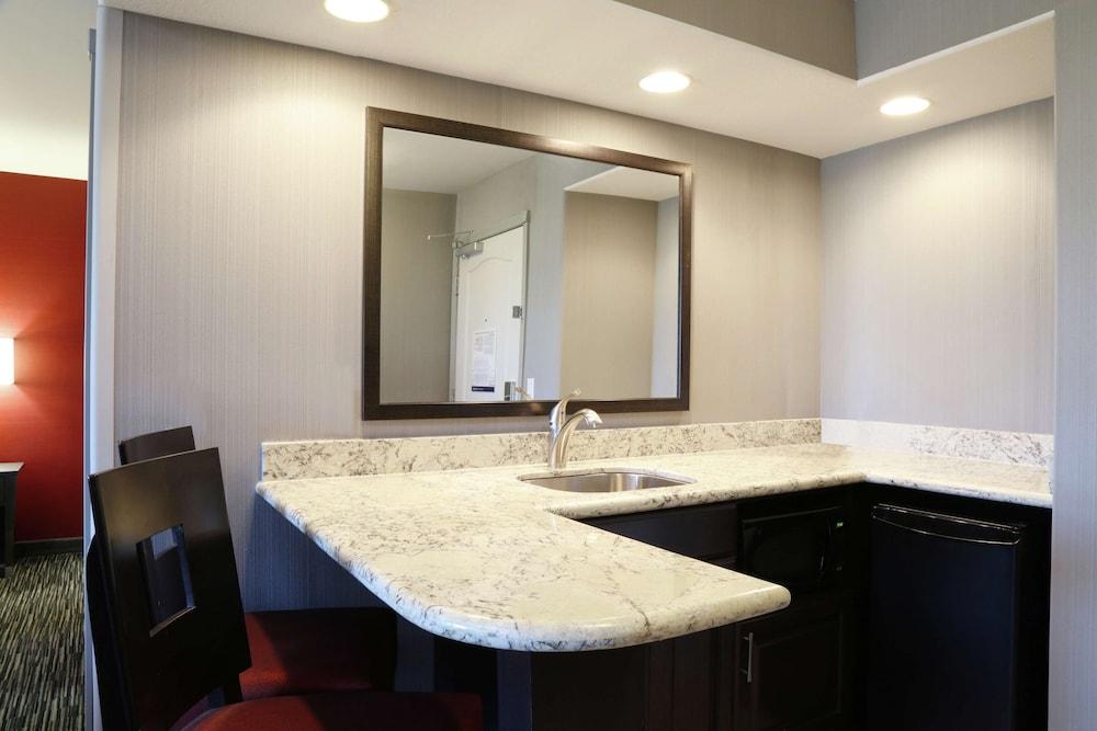 Hampton Inn & Suites Temecula photo 51