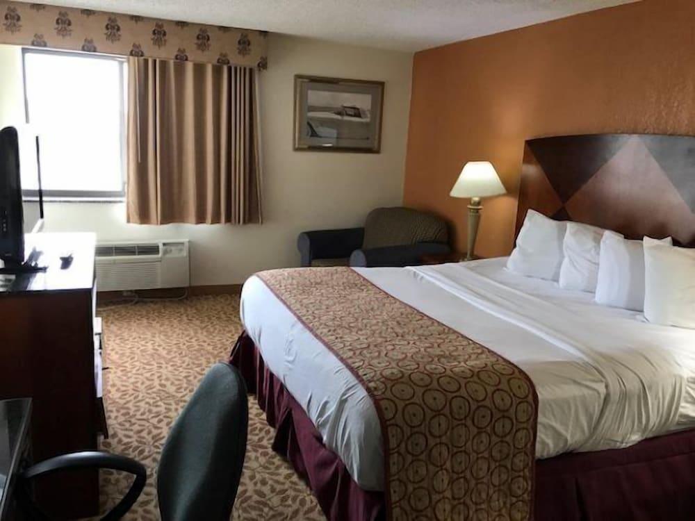 Marvin's Garden Inn photo 26