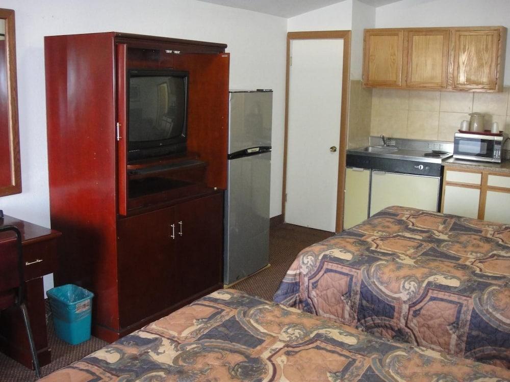 Trails West Motel photo 13