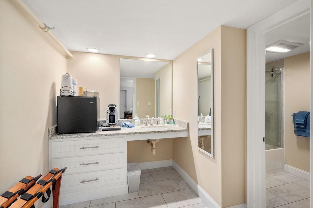 Guest House Suites photo 47