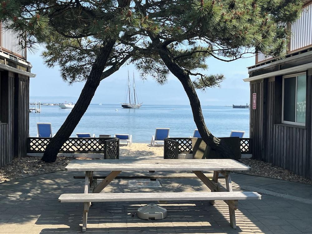 Vineyard Harbor Motel - Private Beach photo 32
