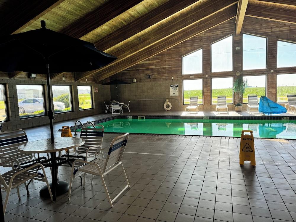 AmericInn by Wyndham Kewanee photo 57