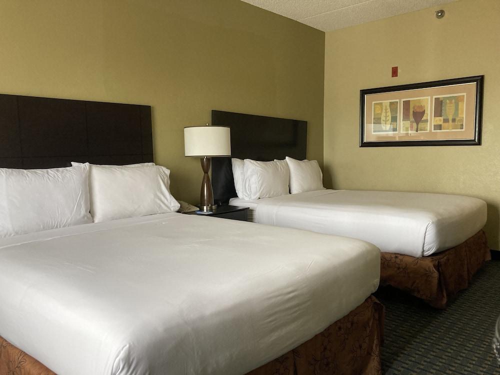 Fairfield by Marriott Inn & Suites Phoenix West Chandler photo 7