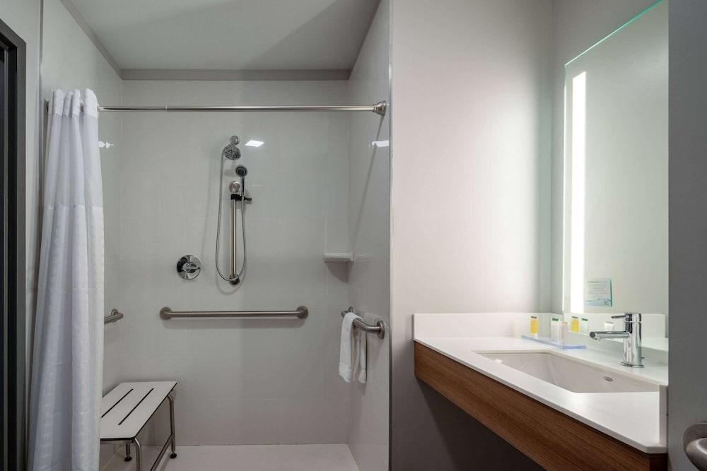 Microtel Inn & Suites by Wyndham Winchester photo 17