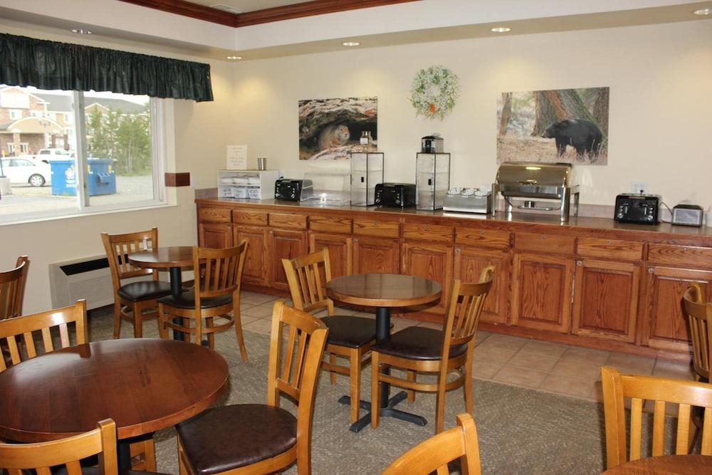 Yellowstone Lodge photo 18
