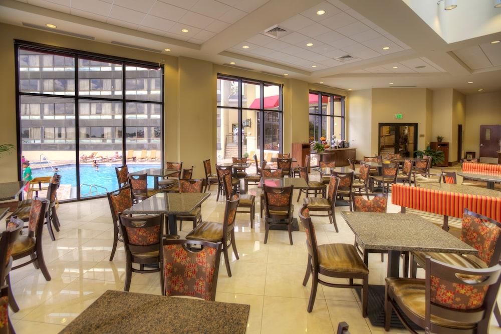 Ramada Plaza Resort & Suites by Wyndham Orlando Intl Drive photo 12