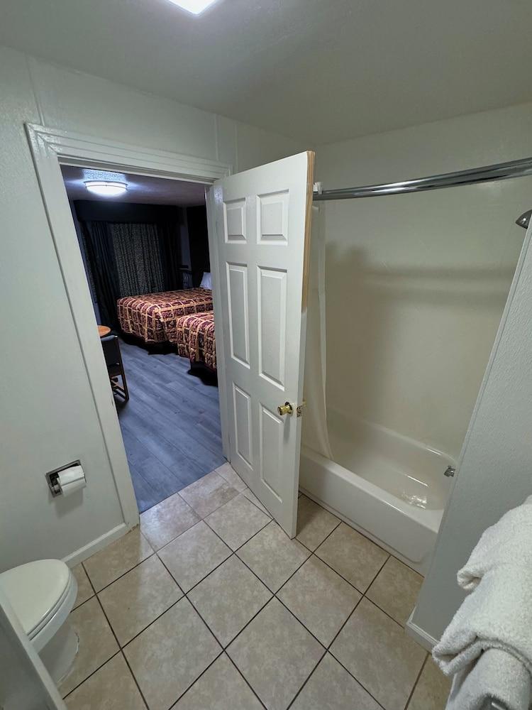 Country Inn Motel photo 2