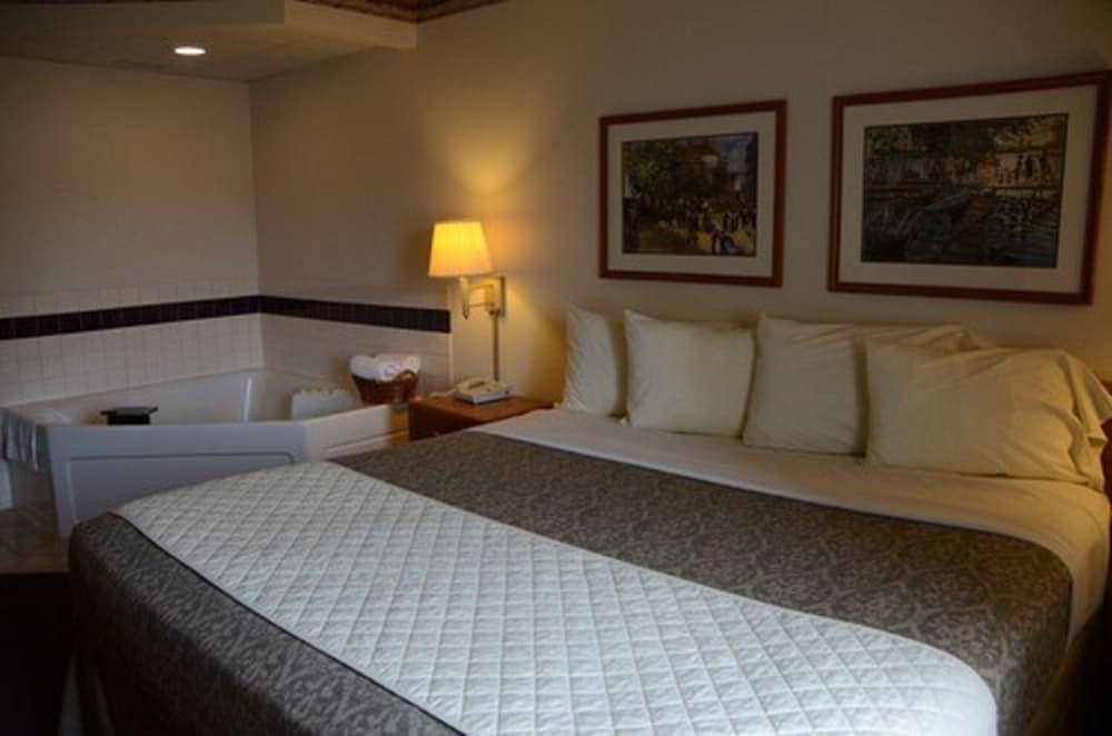 FairBridge Inn & Suites in Thorp, WI photo 9