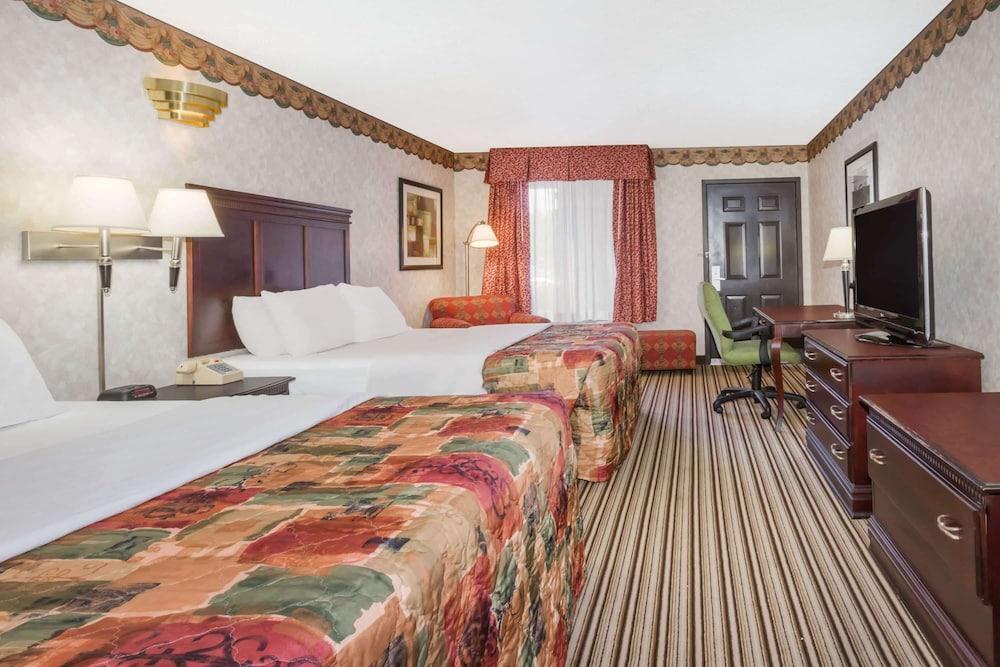 Days Inn by Wyndham Oneonta AL photo 5