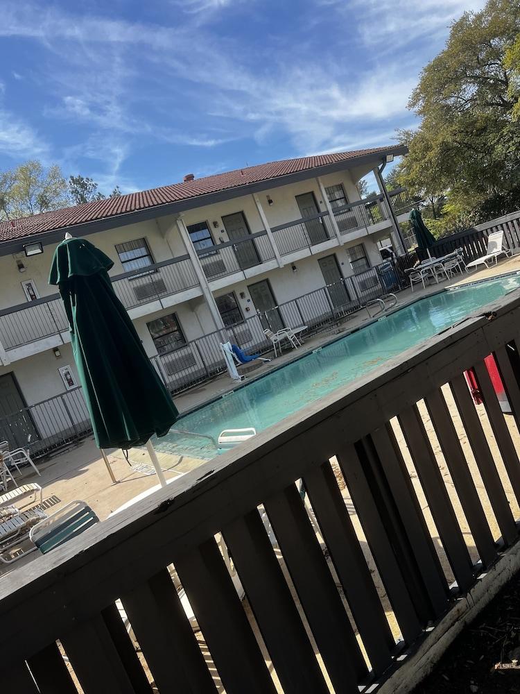 Relax Inn & Suite photo 2